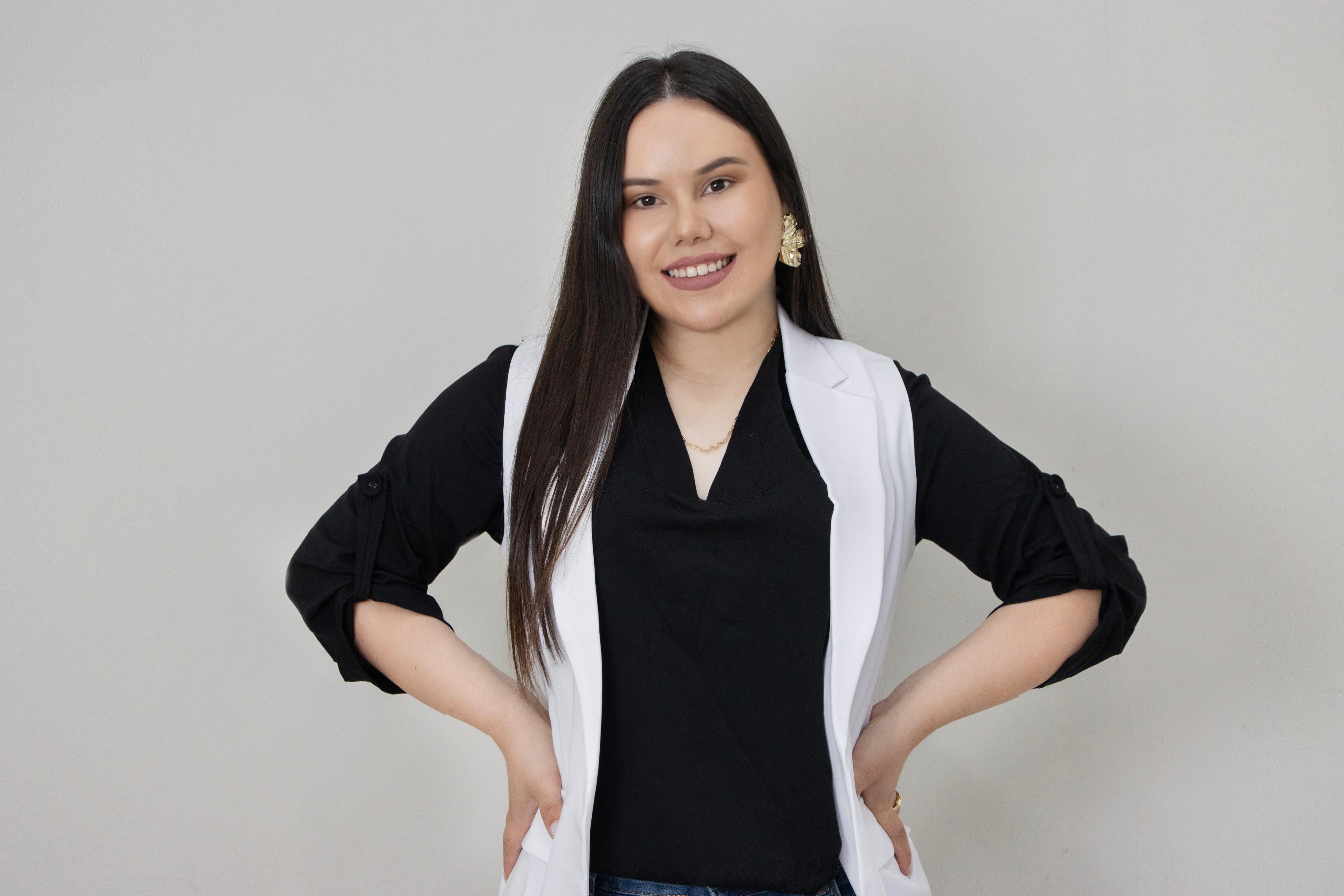 Ana Laura - Instructora de Capacitaciones en IA